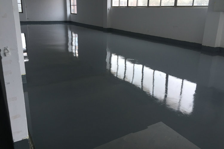 環氧地坪裂縫是否與環氧地坪漆漆膜厚度有關？