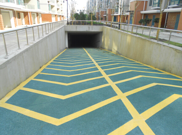 水性無震動防滑車道施工工藝 為什么選擇滄晟水性無震動防滑環氧地坪漆弄車道？